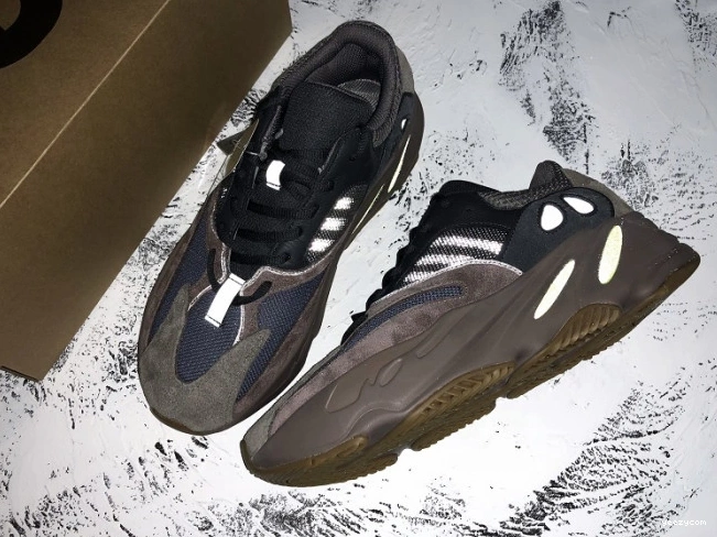 Runner EE9614 Adidas Yeezy Boost 700 